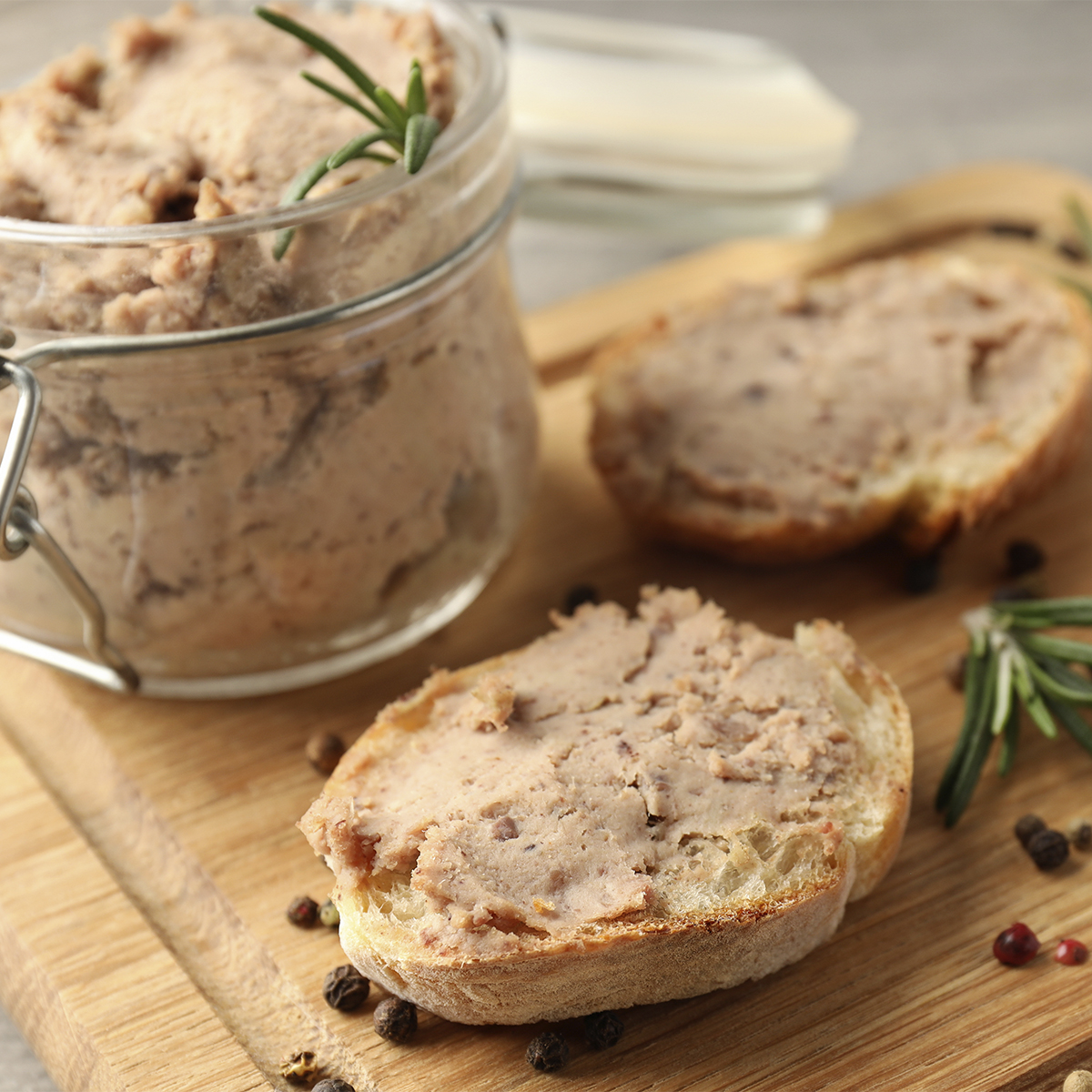 Patés jamón, orza, queso azul, frutos rojos